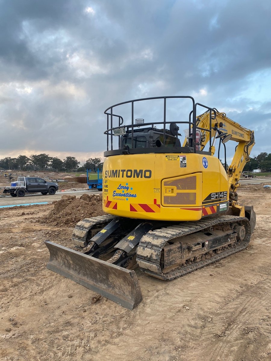 14 tonne Sumitomo excavator