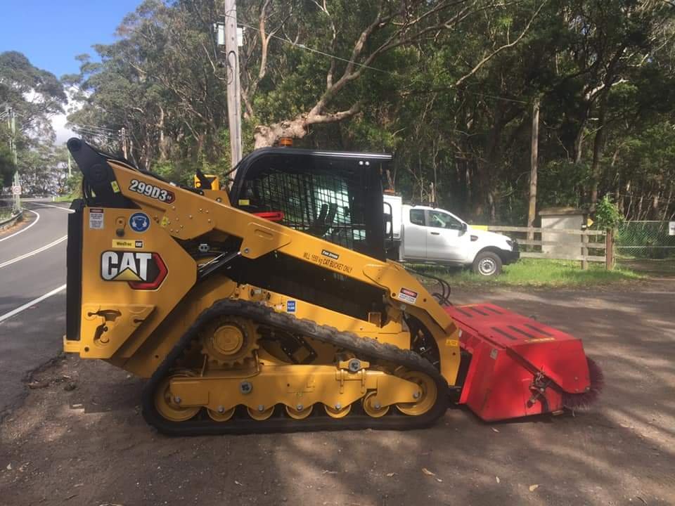 CAT posi-track compact loader with broom