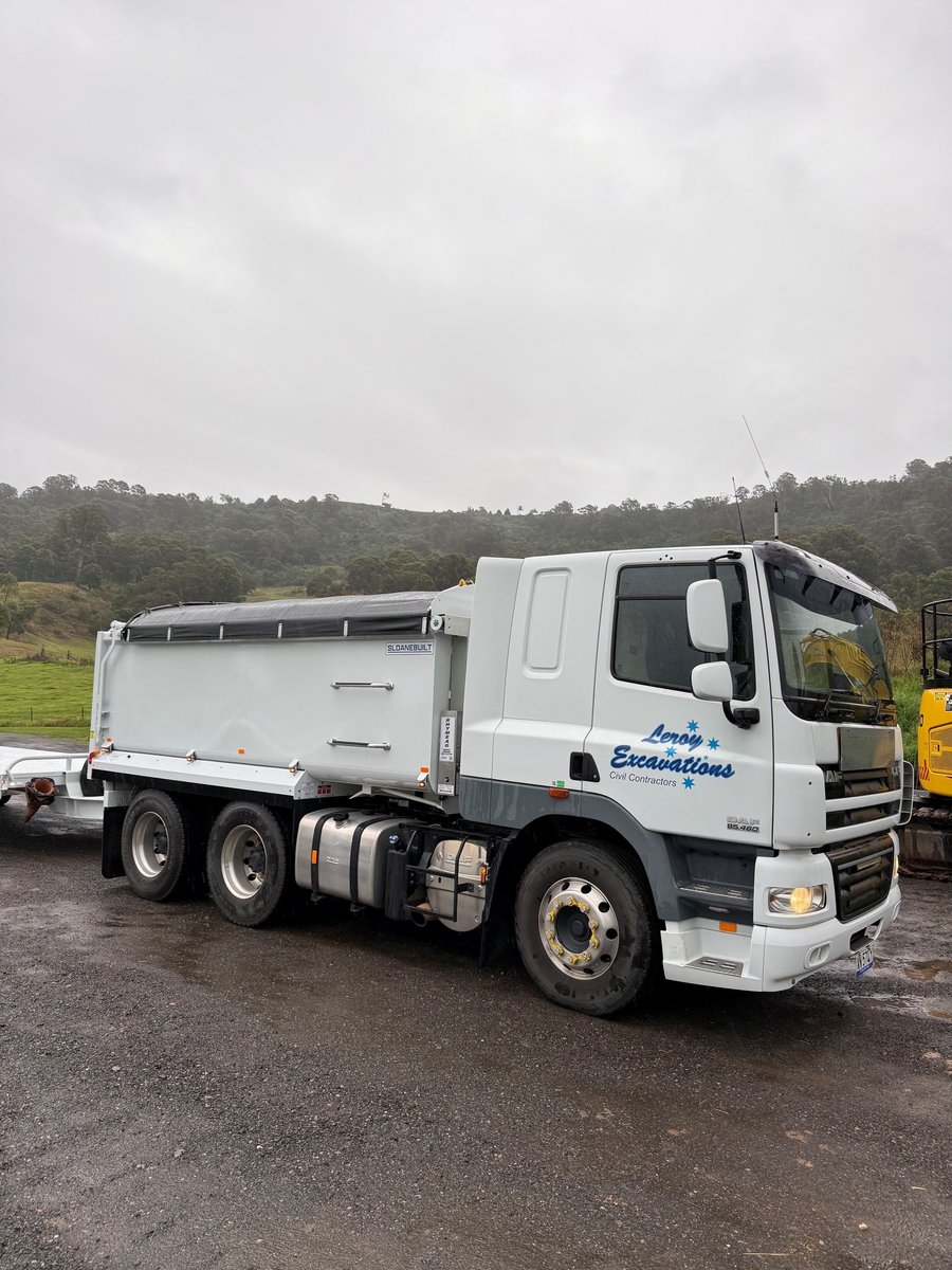 DAF tipper truck